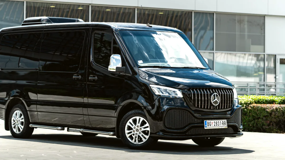 transfer avio posada - avio posade BEG (hotel i slot). Crew transfer: Hotel, Slot und Turnaround